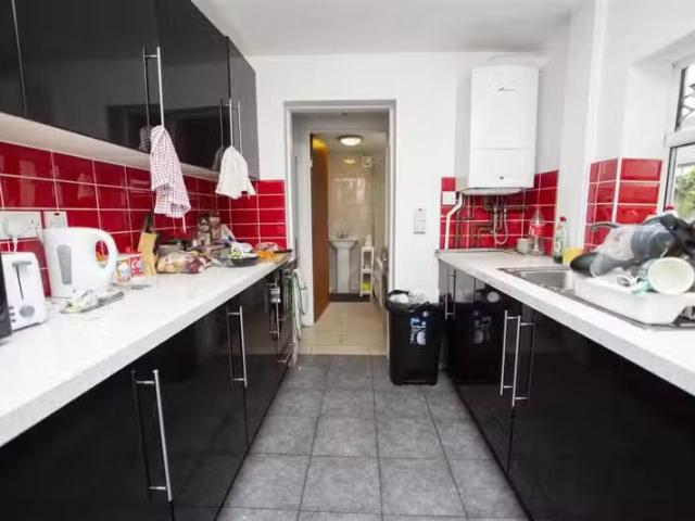 5 bedroom house for rent in Pershore Road, Selly Park, Birming.