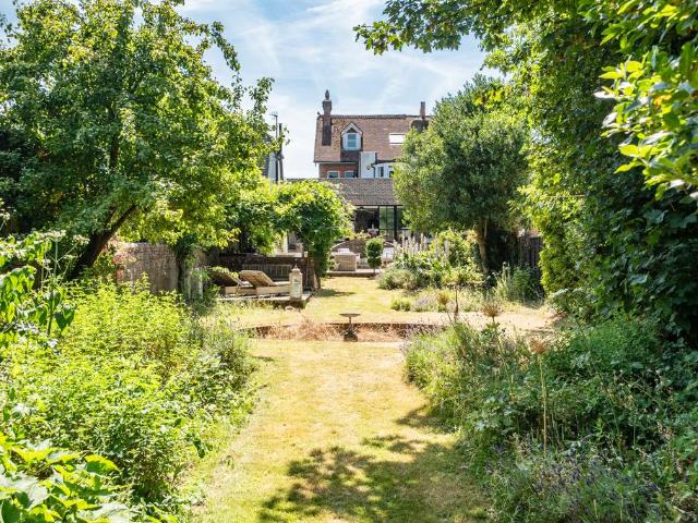 5 bedroom house for sale