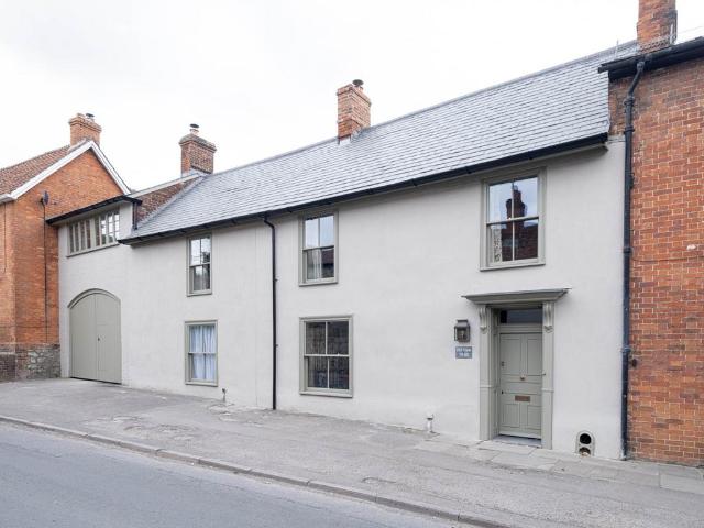 5 bedroom house for sale