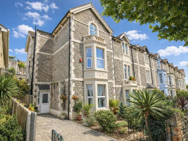 5 bedroom house for sale