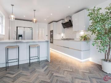 5 bedroom house for sale