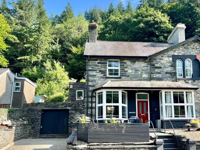 5 bedroom semi detached house for sale