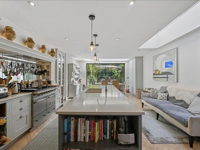 5 bedroom house for sale