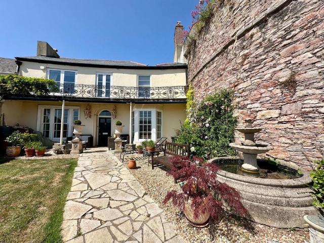 5 bedroom house for sale