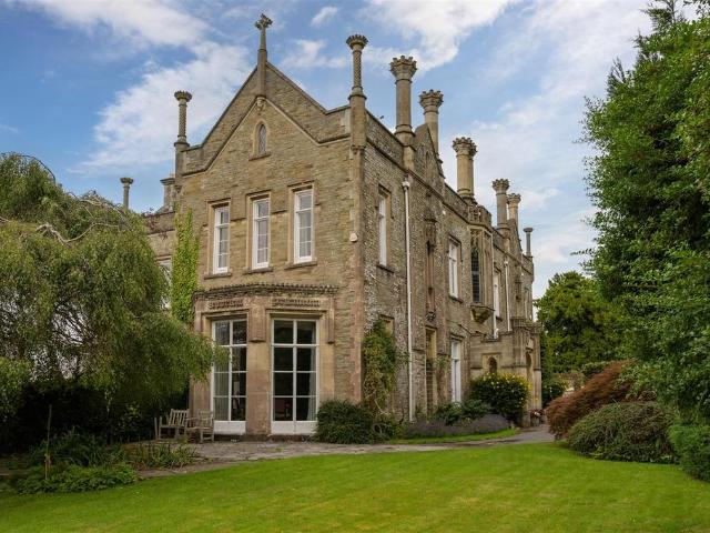 5 bedroom house for sale