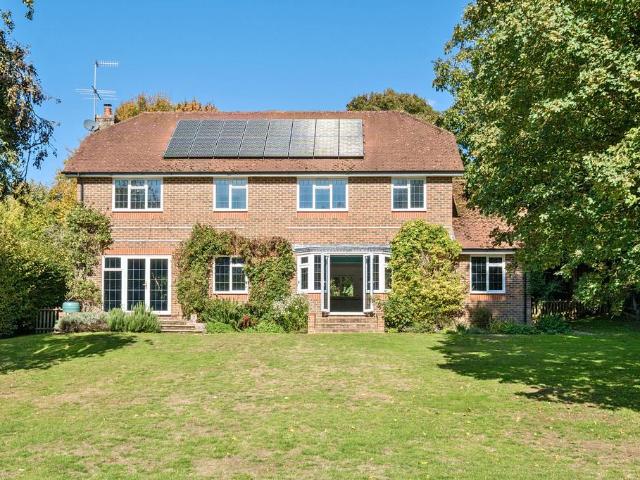 5 bedroom detached house for sale