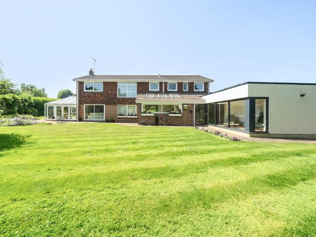 5 bedroom detached house for sale