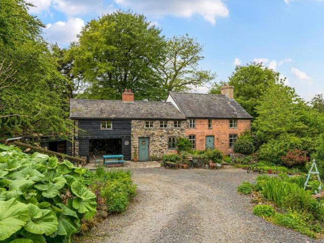 5 bedroom house for sale