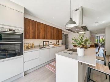 5 bedroom house for sale