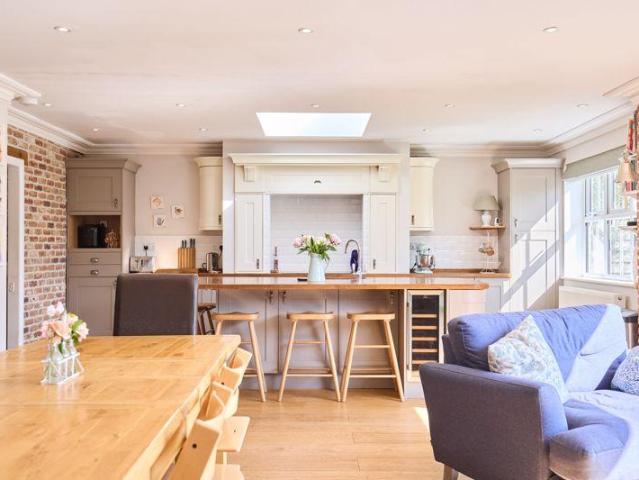 5 bedroom house for sale