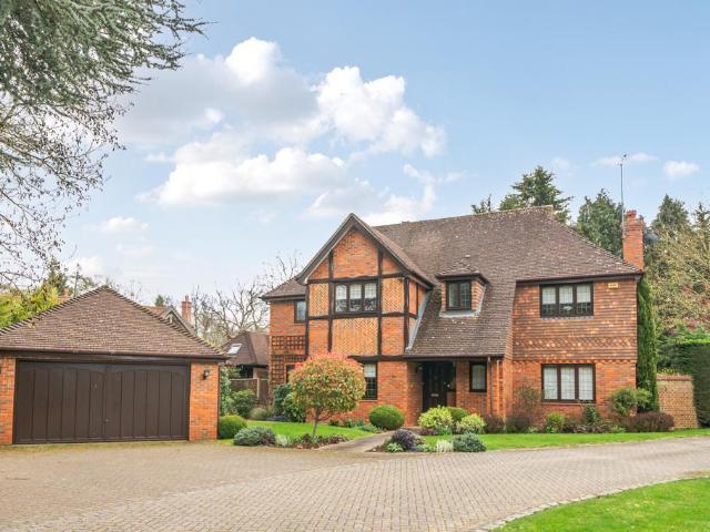 5 bedroom detached house for sale
