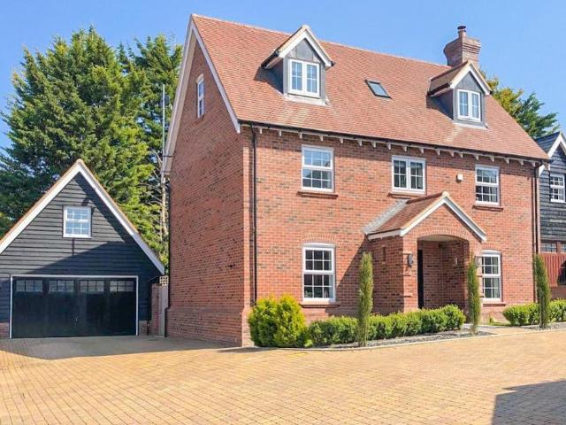 5 bedroom detached house for sale