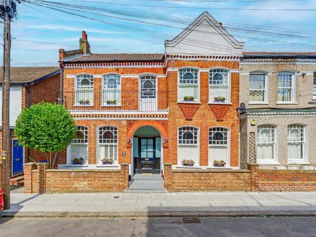 5 bedroom house for sale