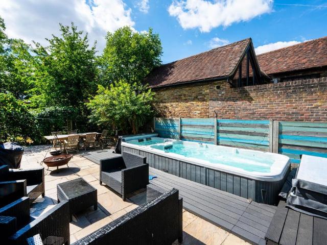 5 bedroom house for sale