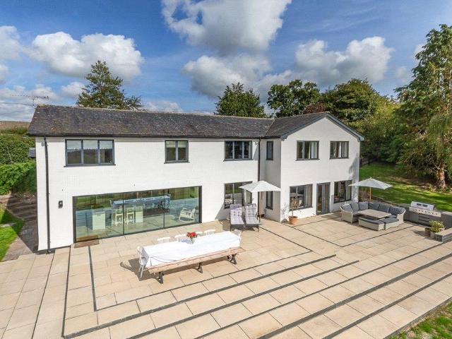 5 bedroom detached house for sale