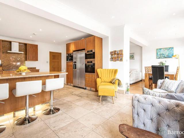 5 bedroom house for sale