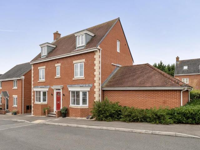 5 bedroom house for sale