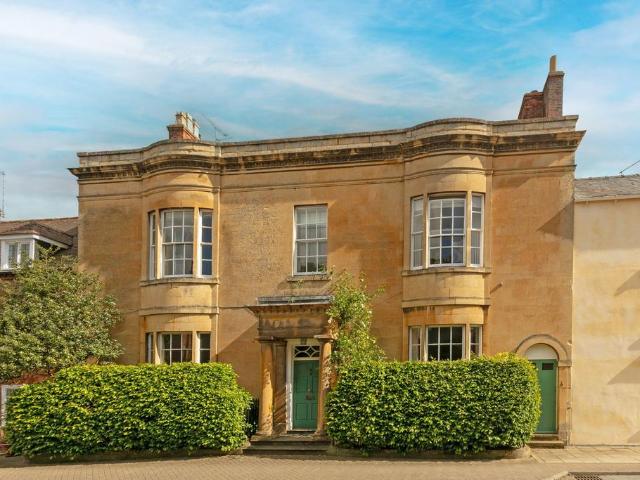 5 bedroom townhouse for sale