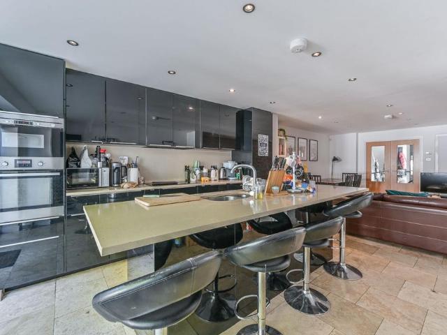5 bedroom house for sale