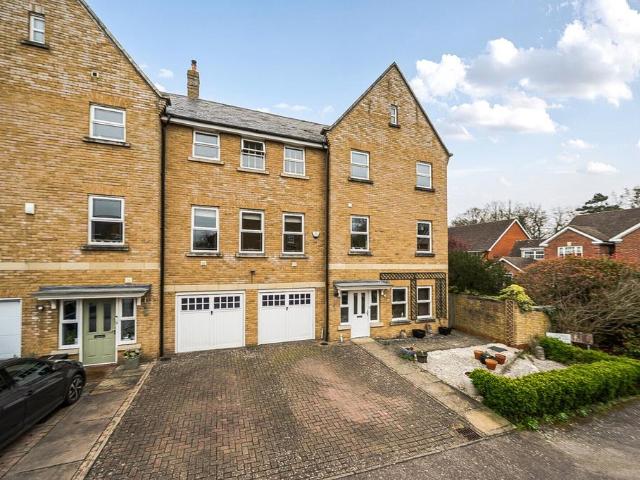 5 bedroom semi detached house for sale