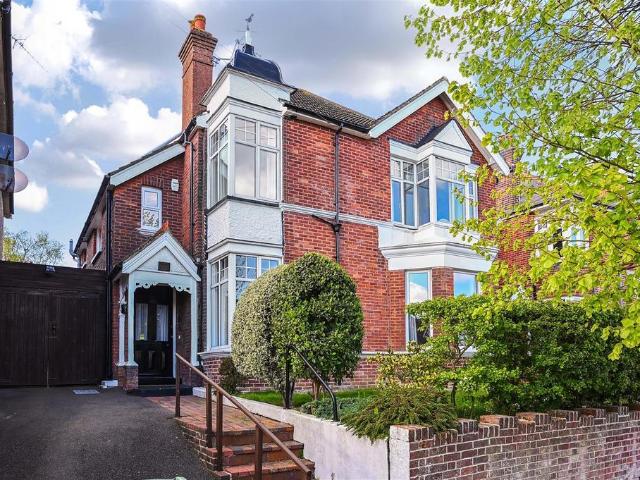 5 bedroom house for sale