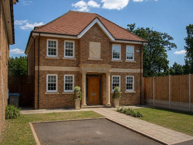 5 bedroom house for sale