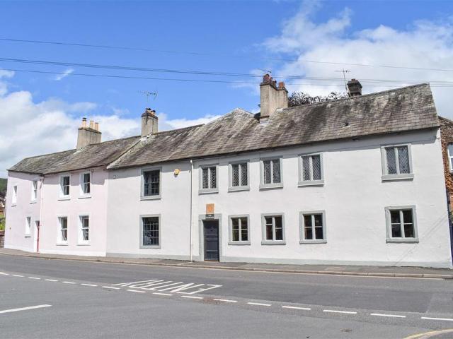 6 bedroom house for sale
