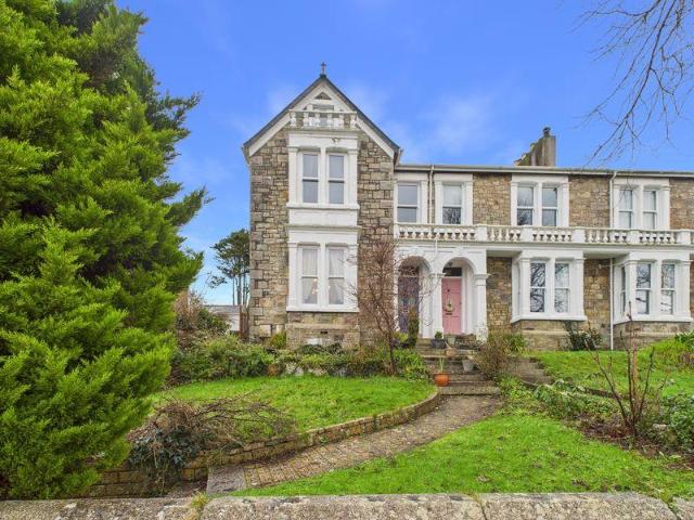 5 bedroom house for sale