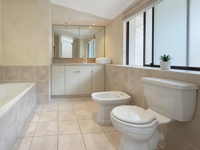 5 Bedroom House For Sale in Cowies Hill