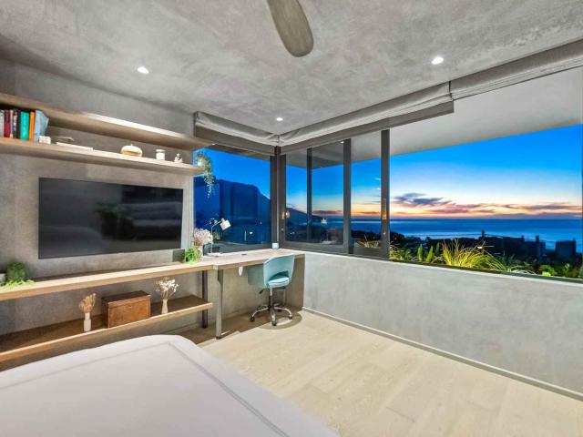 5 Bedroom House For Sale in Camps Bay
