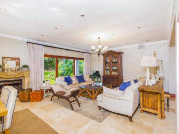 5 Bedroom House For Sale in Cashan