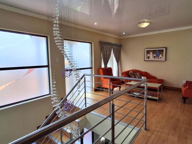 5 Bedroom House For Sale in Chantelle