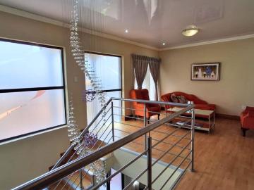 5 Bedroom House For Sale in Chantelle