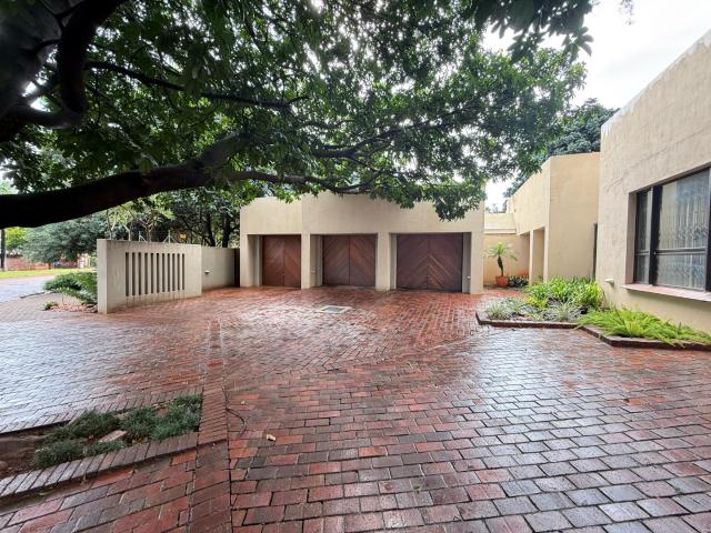 5 Bedroom House For Sale in Chroompark