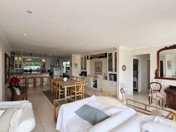 5 Bedroom House For Sale in Cintsa East