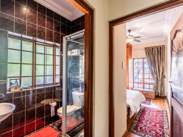 5 Bedroom House For Sale in Clubview