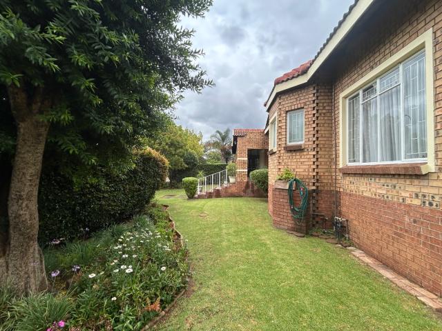 5 Bedroom House For Sale in Clubville