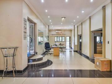 5 Bedroom House For Sale in Claridge