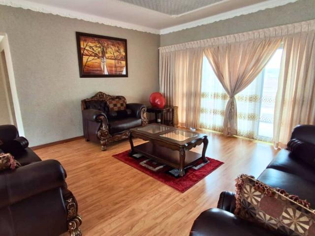5 Bedroom House For Sale in Amandasig