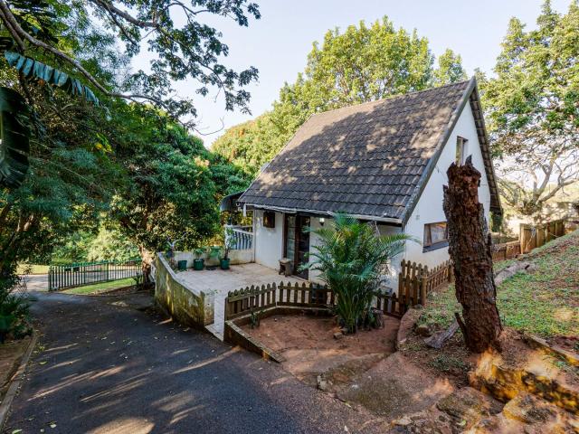 5 Bedroom House For Sale in Amanzimtoti