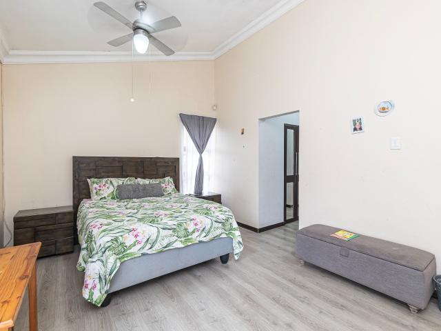 5 Bedroom House For Sale in Amanzimtoti