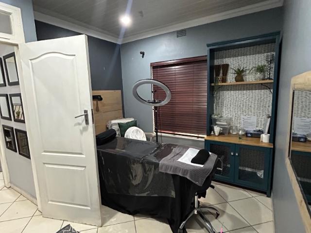 5 Bedroom House For Sale in Annlin