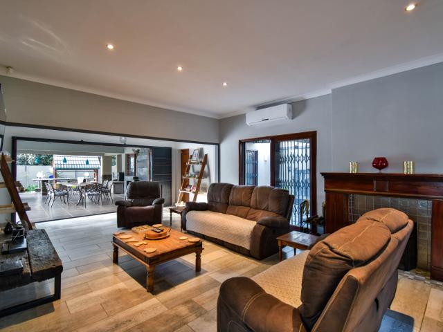 5 Bedroom House For Sale in Annlin