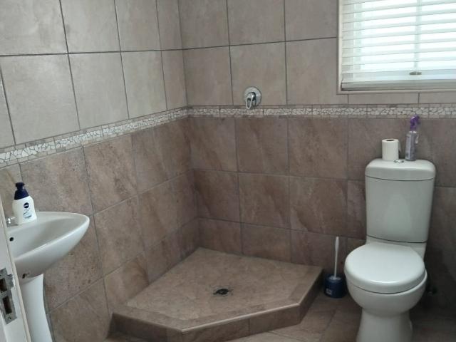 5 Bedroom House For Sale in Apollo Ridge
