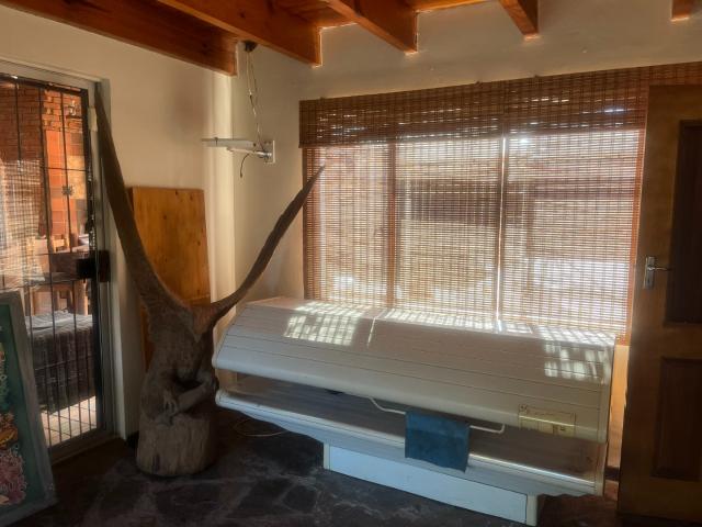 5 Bedroom House For Sale in Aquapark