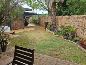 5 Bedroom House For Sale in Aston Manor