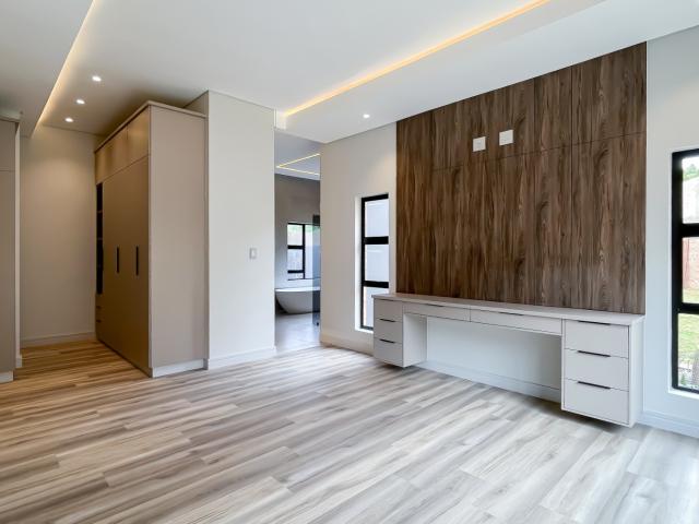 5 Bedroom House For Sale in Atholl