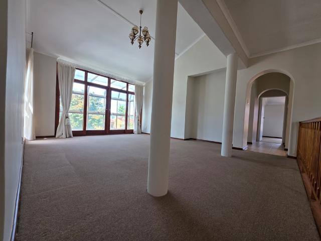 5 Bedroom House For Sale in Bayview
