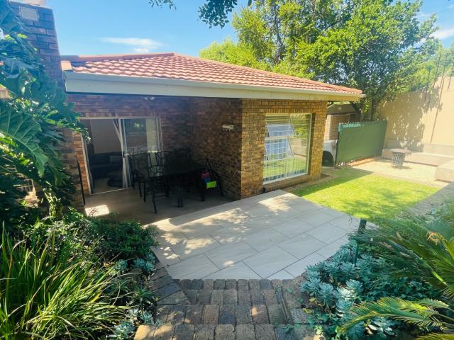 5 Bedroom House For Sale in Bassonia