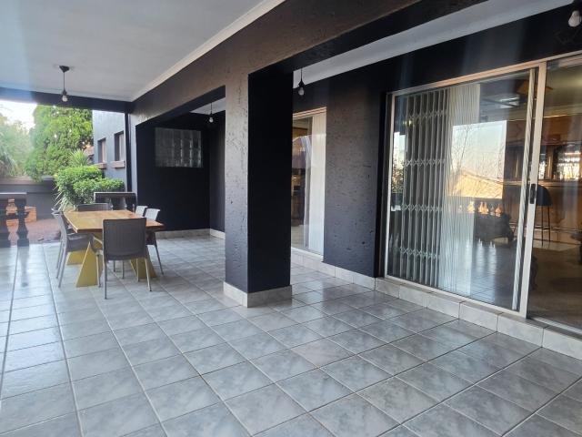 5 Bedroom House For Sale in Bassonia